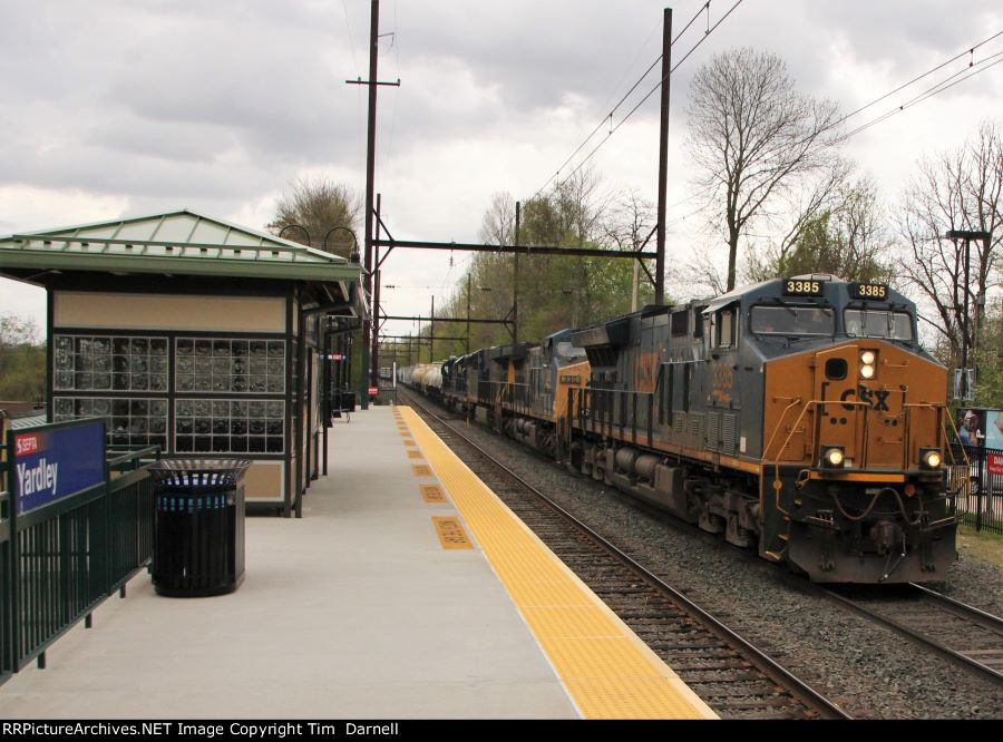 CSX 3385 leads Q403